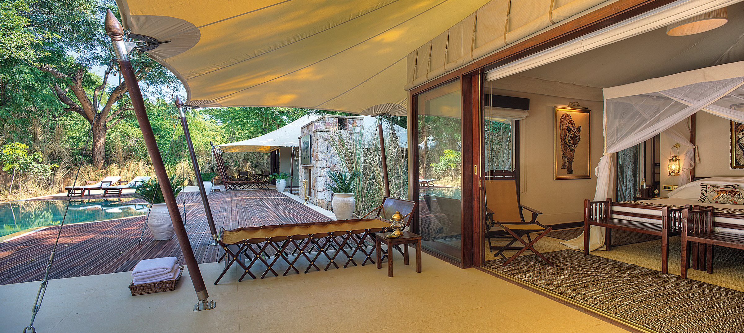 SUJÁN Sher Bagh, Verandah and pool deck